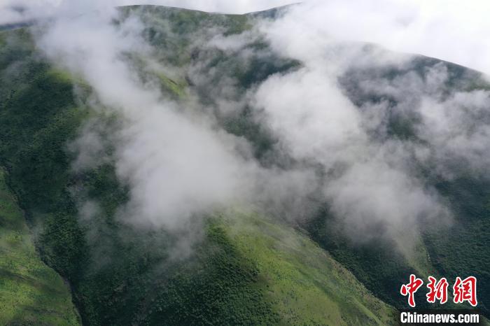 航拍賽來塘鎮(zhèn)山間云霧繚繞?！●R銘言 攝