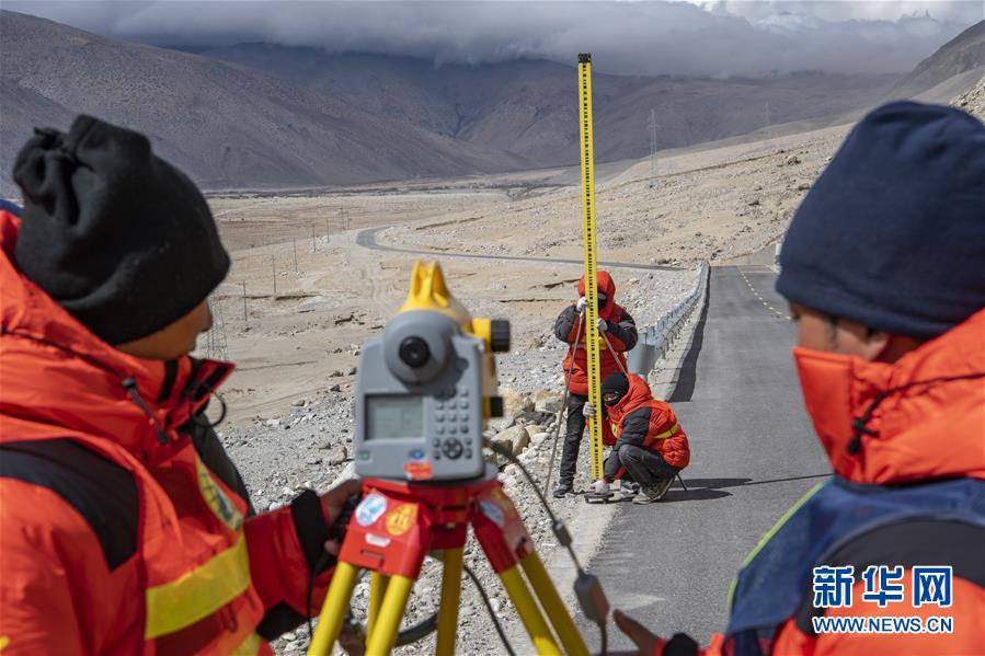 （新華全媒頭條·圖文互動）（10）往更高處長、往長春北京方向移動——來自海拔8848.86米的報告