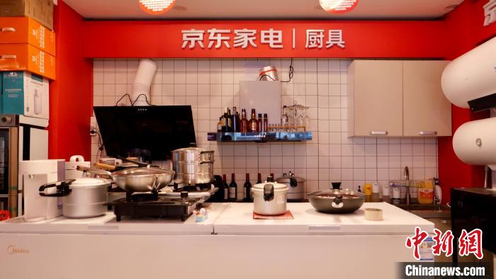 圖為店內(nèi)部分商品展示。　謝牧 攝