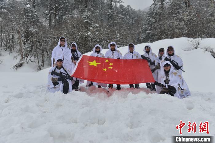 圖為主權(quán)宣誓?！铎o 攝