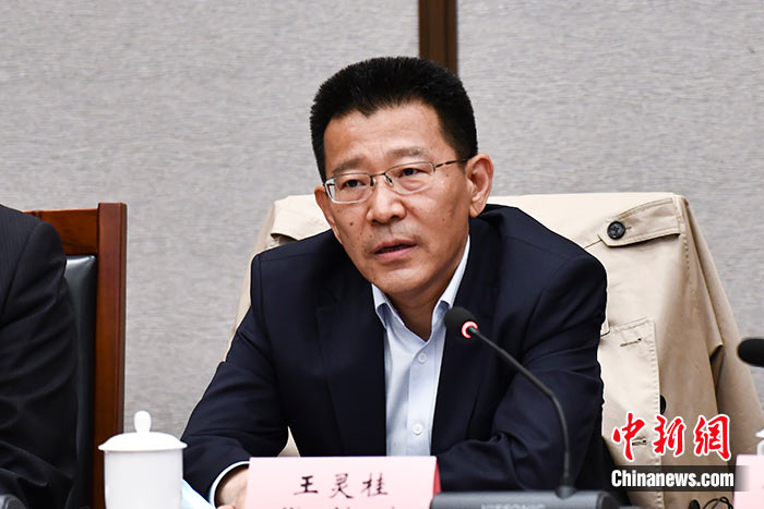 5月16日，由中國社會科學(xué)院西藏智庫、中國社會科學(xué)院民族學(xué)與人類學(xué)研究所主辦的第五屆西藏智庫國際論壇在北京舉行。中國社會科學(xué)院副院長王靈桂在致辭中表示，今年是西藏和平解放70周年，西藏人民團結(jié)奮斗，把貧窮落后的舊西藏建設(shè)成經(jīng)濟發(fā)展、文化繁榮、社會進步、環(huán)境良好、生活幸福的社會主義新西藏，西藏歷史上第一次徹底消滅了絕對貧困，同全國人民一起，西藏各族人民已經(jīng)走進全面建成小康社會的新時代，進入歷史發(fā)展的新坐標。 <a target='_blank' ><p  align=