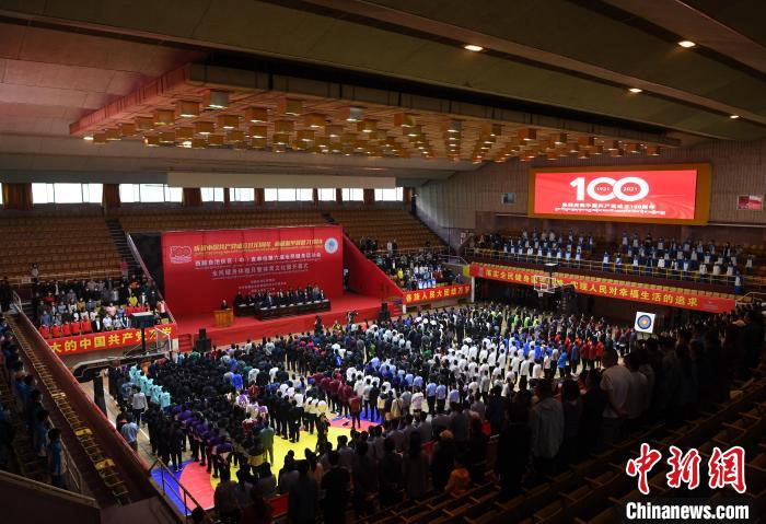 圖為西藏自治區(qū)區(qū)(中)直單位第六屆全民健身運動會、全民健身體驗月暨體育文化展活動現(xiàn)場 貢嘎來松 攝