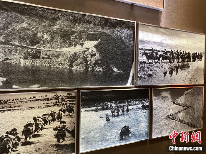 紅樓內(nèi)展廳，圖為昌都戰(zhàn)役中的人民解放軍。彭寧鈴 攝