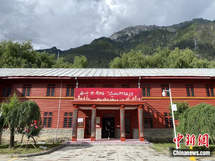 波密紅樓。彭寧鈴 攝