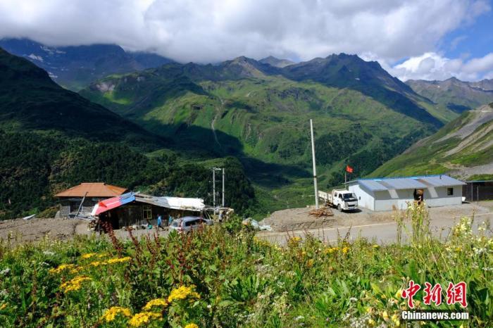 圖為8月6日，玉麥鄉(xiāng)卓嘎、央宗姐妹的牧場(chǎng)風(fēng)光。 <a target='_blank' ></p><p  align=