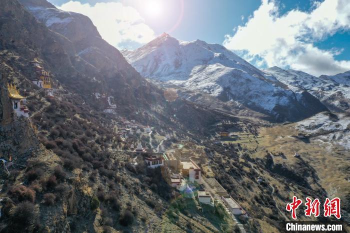 資料圖為拉薩市達(dá)孜區(qū)境內(nèi)的扎葉巴寺?！∝暩聛?lái)松 攝