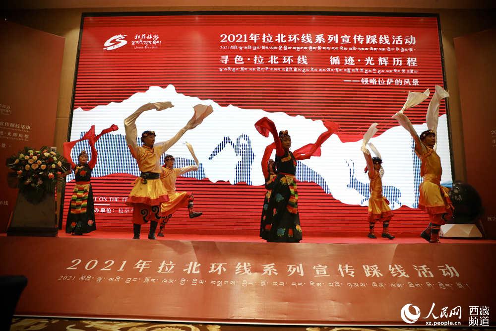 文藝表演。人民網(wǎng) 次仁羅布攝