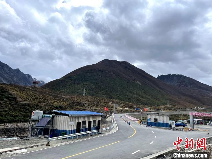 西藏邊境警察：守護(hù)G219！在移動(dòng)方艙的青春堅(jiān)守