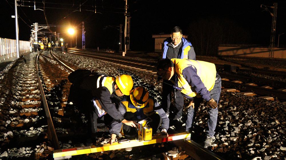 測量作業(yè)。祁國慶攝