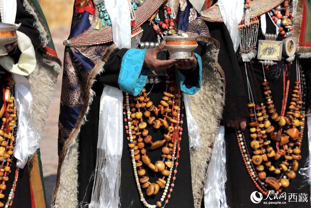 獨具特色的“飛天服飾”。人民網(wǎng) 李海霞攝