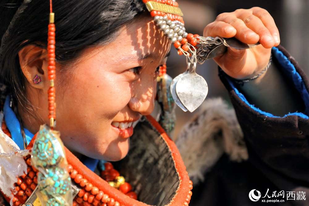 撩起“神秘面紗”。人民網(wǎng) 李海霞