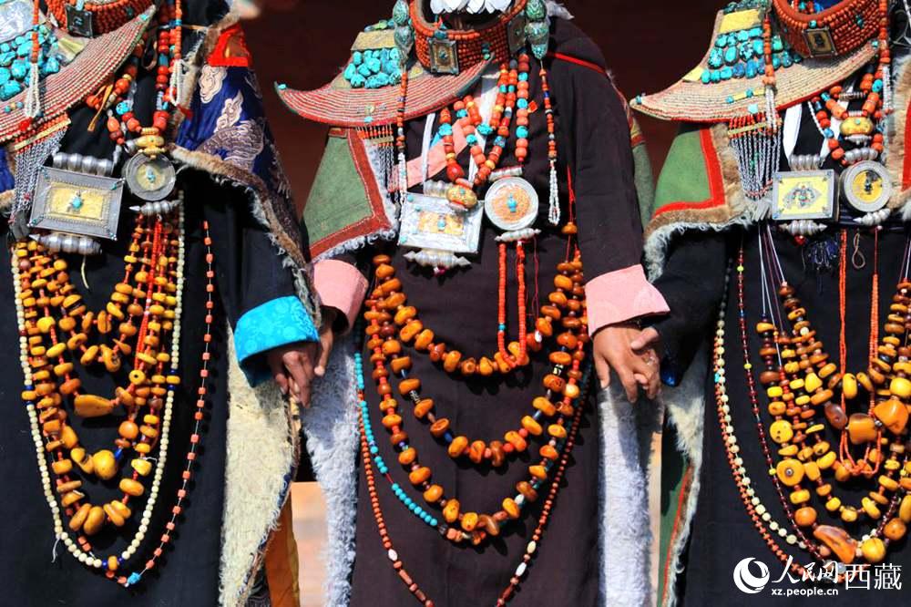 精美的“飛天服飾”。人民網(wǎng) 李海霞攝