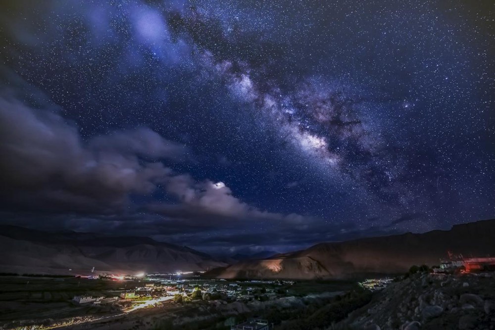 絕美星河。貢覺(jué)群培攝