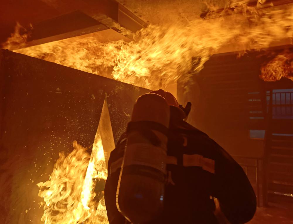 畫面“燃爆”。