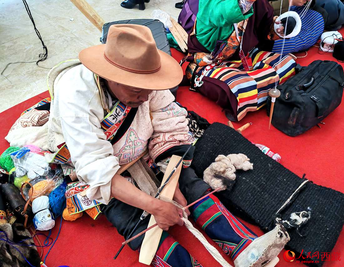 編織技能展示。人民網(wǎng) 李海霞攝