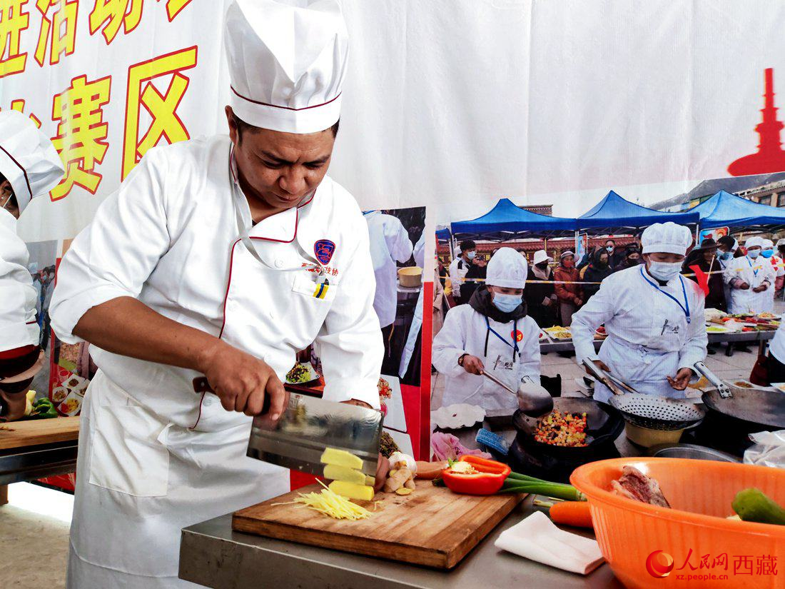 廚藝比拼現(xiàn)場。 人民網(wǎng) 李海霞攝