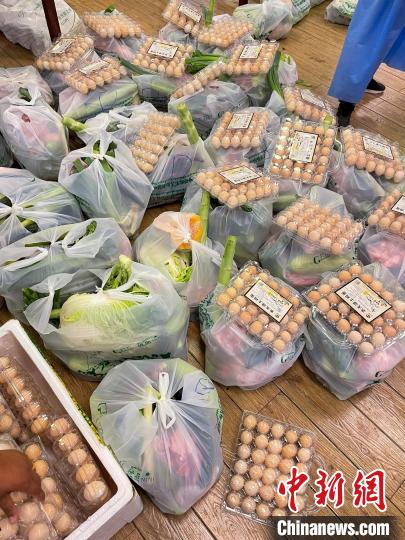 西藏格拉丹東超市疫情期間全力保障市場供應(yīng)。　受訪者供圖