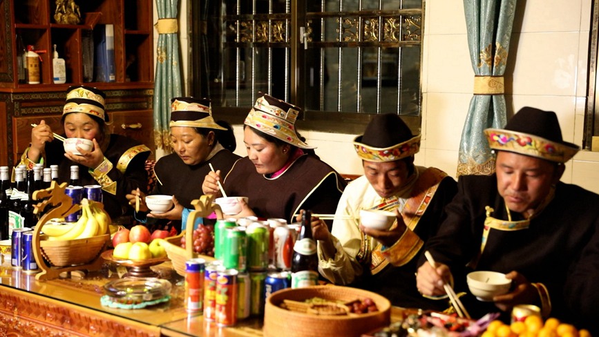 吃“古突”。