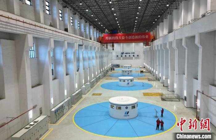 圖為水電站內(nèi)部?！⊥趵凇z