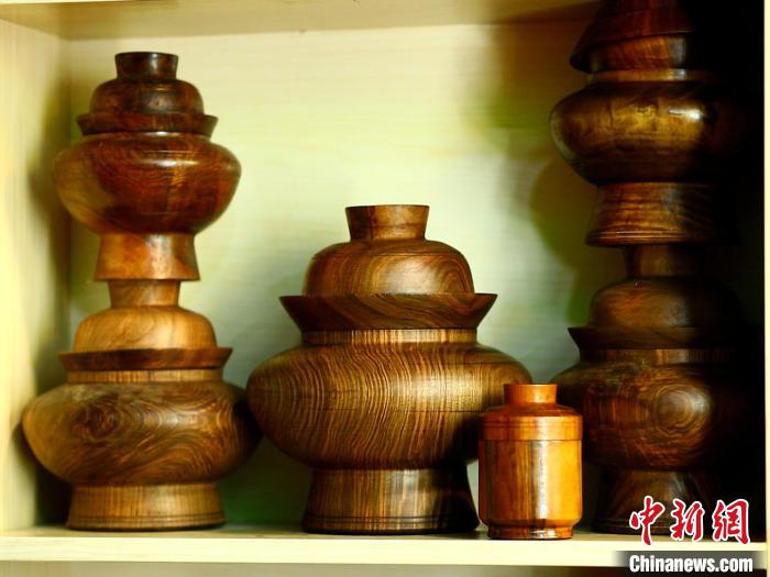 圖為各種木碗成品?！?鄧巴 　攝