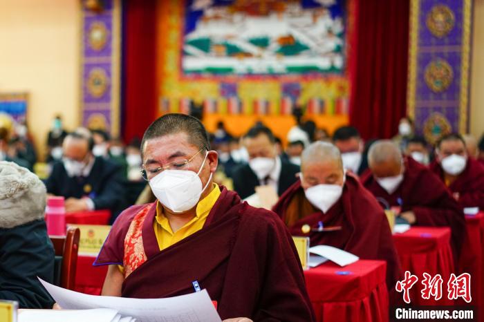 圖為宗教界委員參會(huì)建言資政?！〗w波 攝