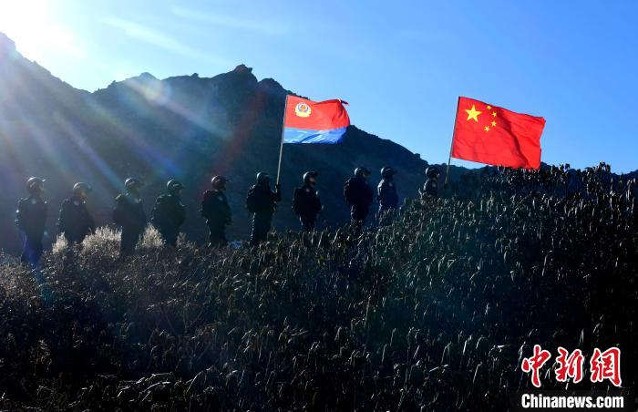 1月6日，移民警察正在乃堆拉巡邏?！±盍?攝