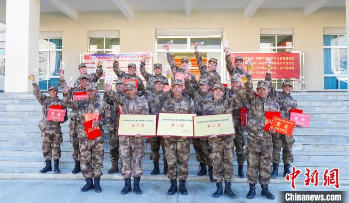 獲獎(jiǎng)選手合影?！敲衫?攝