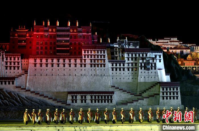 3月17日，西藏拉薩，《文成公主》大型史詩劇演出現(xiàn)場?！±盍?攝