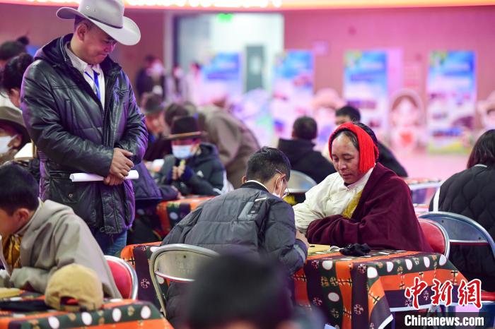 圖為比賽現(xiàn)場?！∝暩聛硭?攝