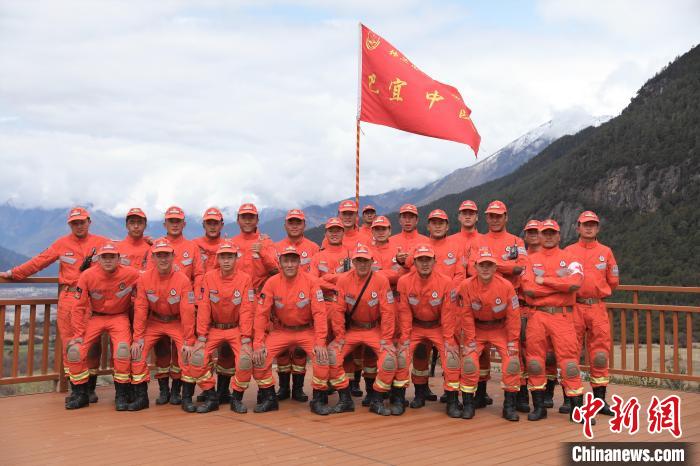 合影留念?！∥骼@拉翁 攝