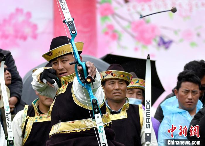 3月28日，選手參加響箭比賽?！±盍?攝