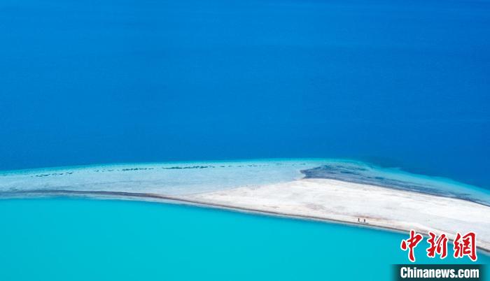 圖為山南羊卓雍錯(cuò)?！『闻罾?攝