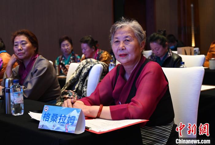 圖為西藏銀發(fā)旅游產(chǎn)品體驗(yàn)團(tuán)老年代表?！≮w朗 攝