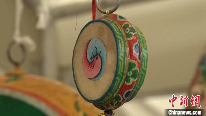 圖為“松贊夜市”里的特色文創(chuàng)產(chǎn)品?！∝暽＠?攝