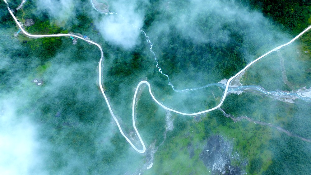 青山綠水生態(tài)優(yōu)。益西曲批攝