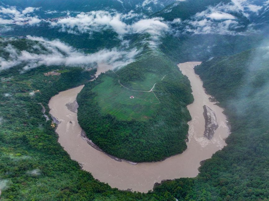 雅魯藏布江果果塘大拐彎。張澤坤攝