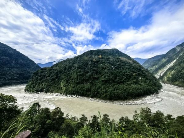 幾代建設(shè)者，歷經(jīng)半個多世紀(jì)完成！這是一條怎樣的公路？