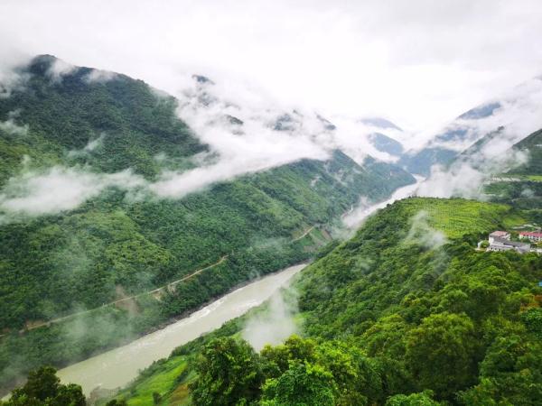 幾代建設(shè)者，歷經(jīng)半個多世紀(jì)完成！這是一條怎樣的公路？