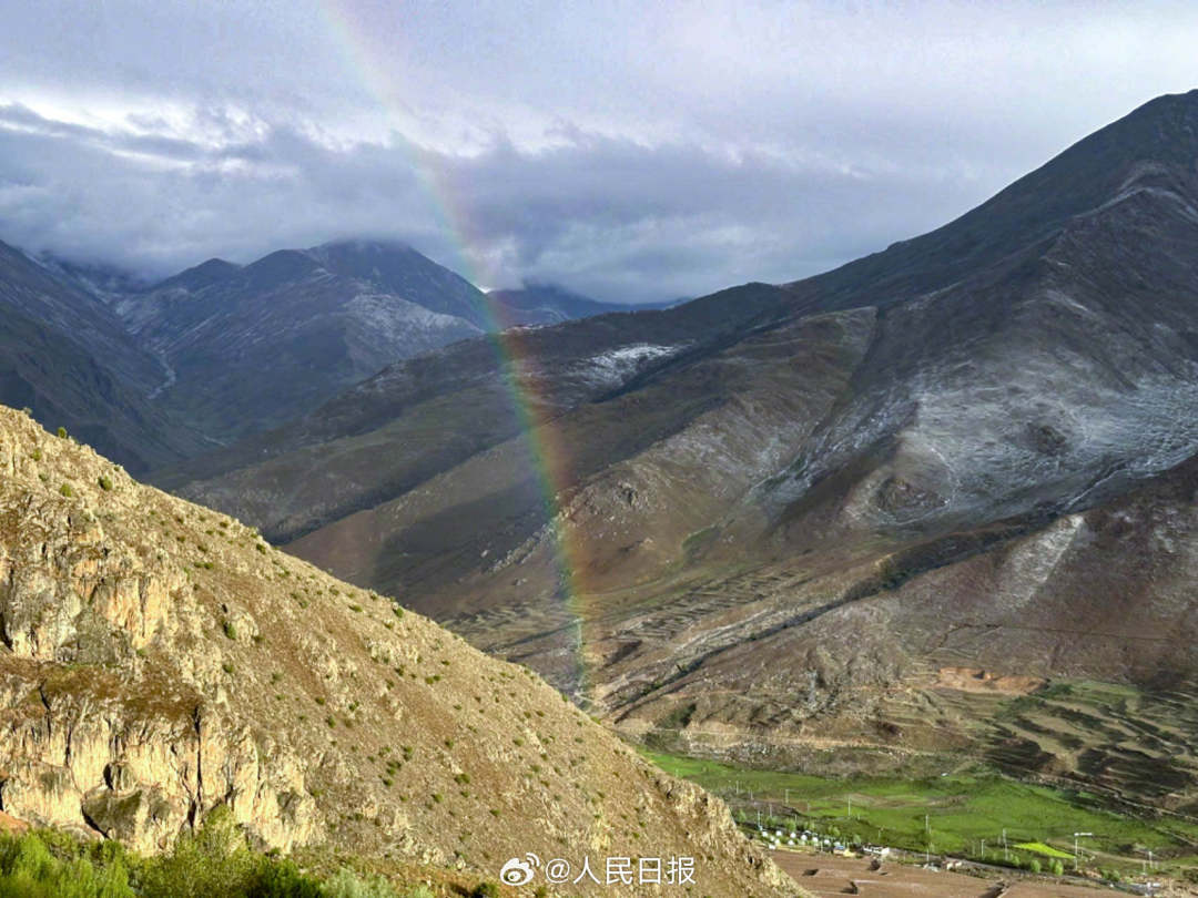 接好運(yùn)！青藏高原現(xiàn)巨大彩虹橋