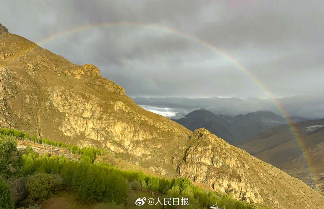 接好運(yùn)！青藏高原現(xiàn)巨大彩虹橋