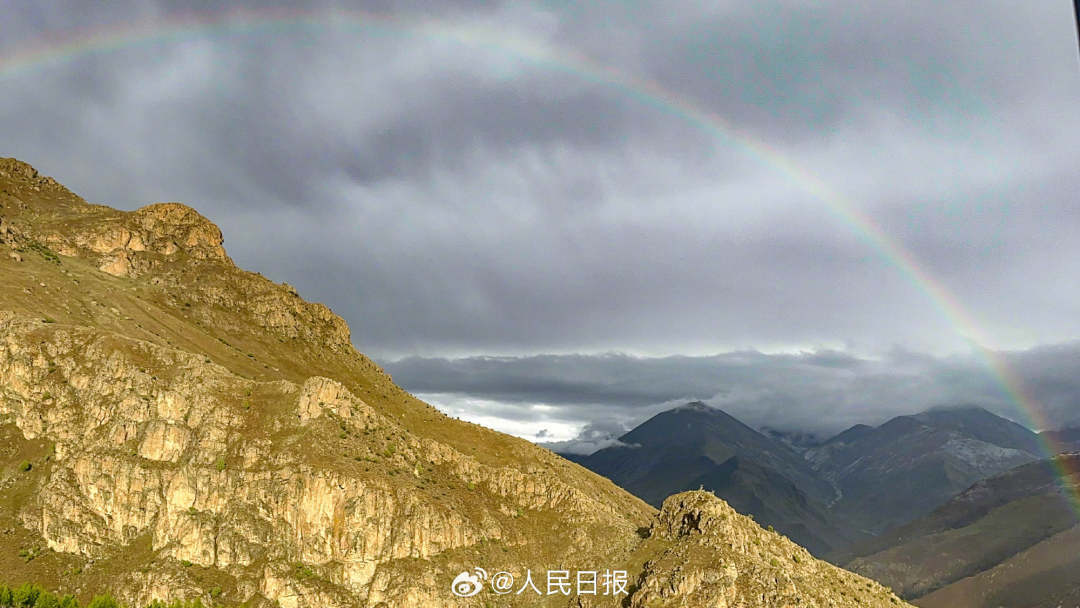 接好運(yùn)！青藏高原現(xiàn)巨大彩虹橋