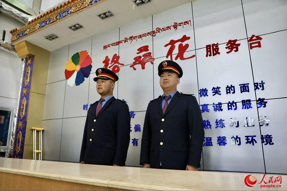 那曲火車站格?；ǚ?wù)臺。人民網(wǎng)記者 次仁羅布攝