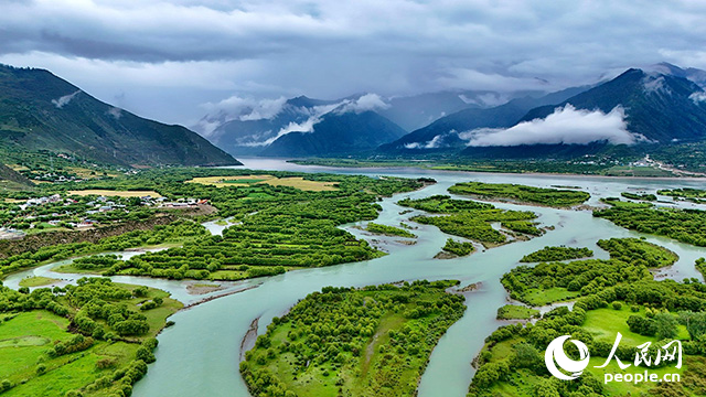 雅尼國家濕地公園風(fēng)景如畫。人民網(wǎng)記者 次仁羅布攝