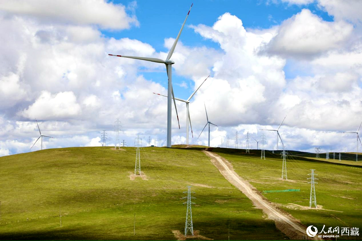 西藏那曲市色尼區(qū)的歐瑪亭嘎風(fēng)電場。