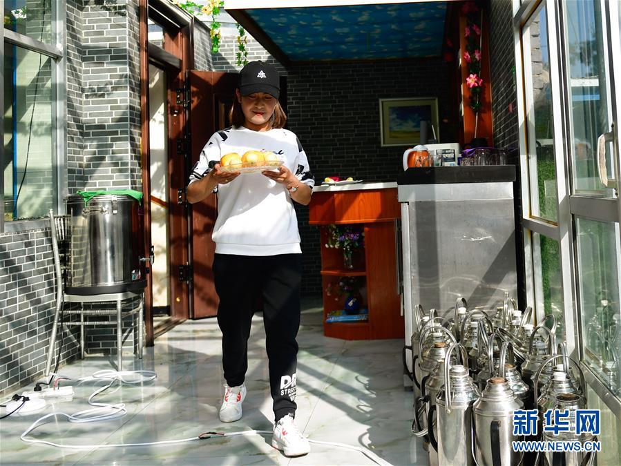 （全面建成小康社會“百城千縣萬村調(diào)研行”·圖文互動(dòng)）（4）青?？柎澹骸肮夤鞔濉钡娜A麗轉(zhuǎn)身