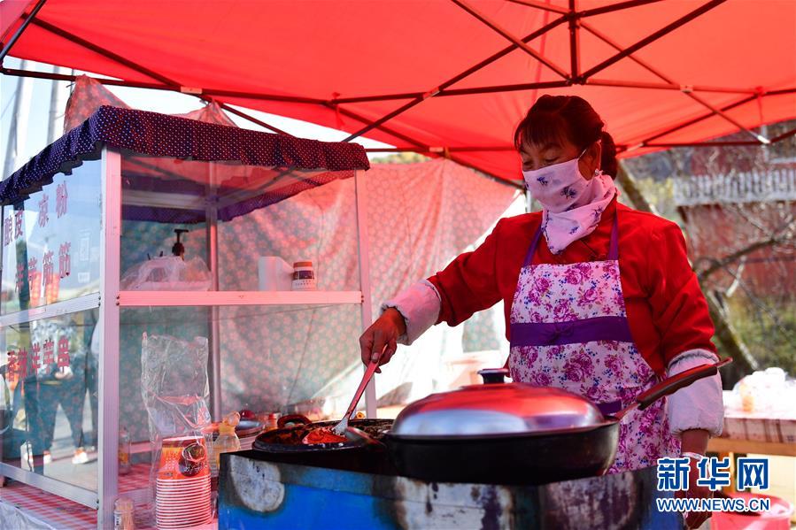 （全面建成小康社會“百城千縣萬村調(diào)研行”·圖文互動(dòng)）（6）青?？柎澹骸肮夤鞔濉钡娜A麗轉(zhuǎn)身