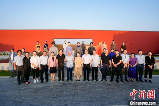 近40套藏式針織系列時(shí)裝亮相2022北京時(shí)裝周?！”本r(shí)裝周供圖