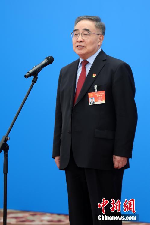 3月8日，第十三屆全國人民代表大會第四次會議舉行第二場“代表通道”采訪活動。圖為全國人大代表張伯禮通過網(wǎng)絡(luò)視頻方式接受采訪。 <a target='_blank' ><p  align=