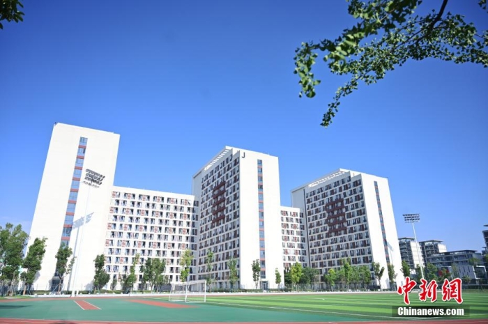 大運(yùn)村代表團(tuán)公寓外景。安源 攝